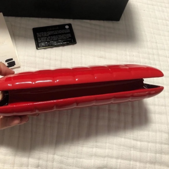 Genuine Chanel red patent clutch *RARE* - Picture 3 of 5